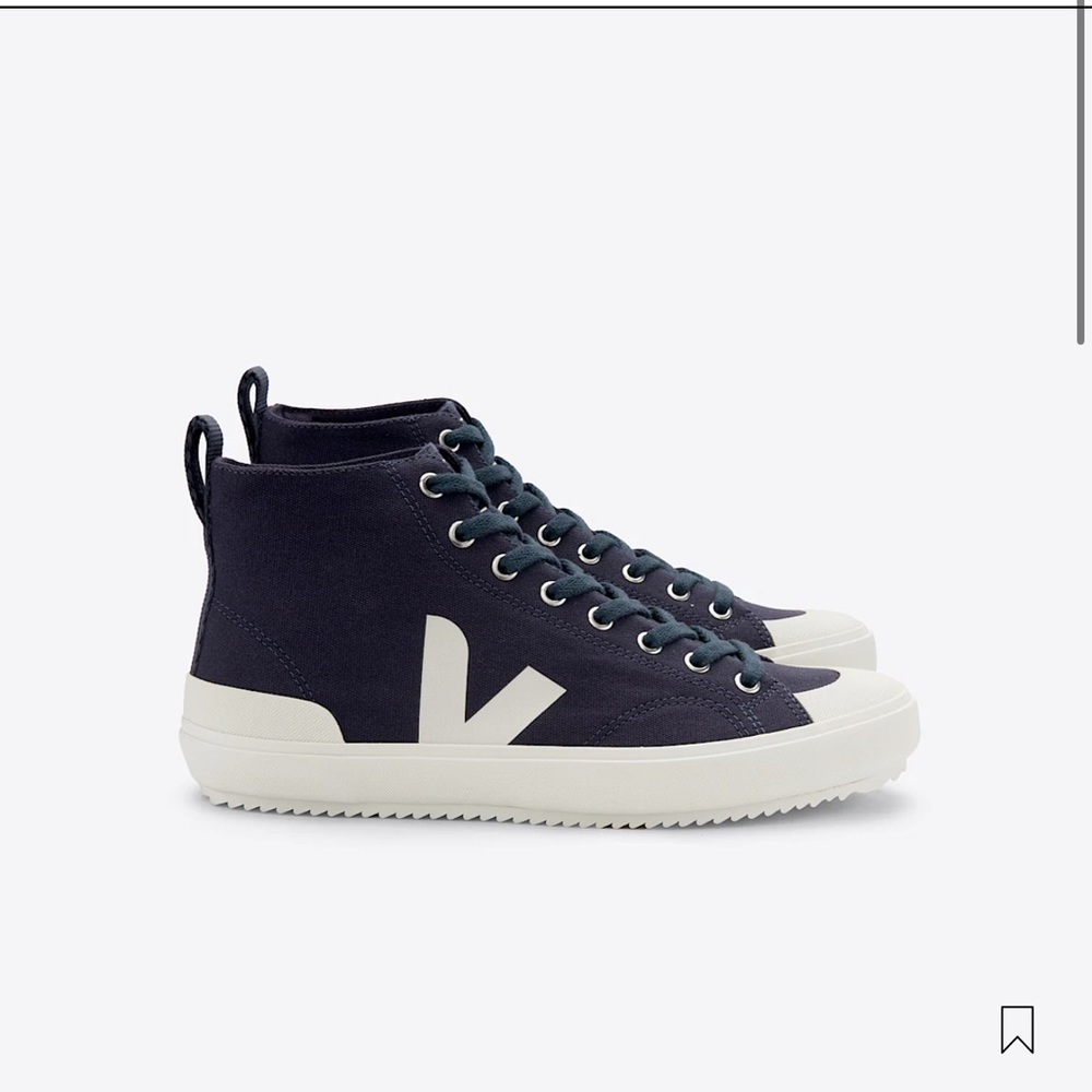 Veja Women Navy High-Top Sneakers